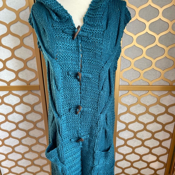 Teal Cableknit Sweater Vest - Picture 2 of 13